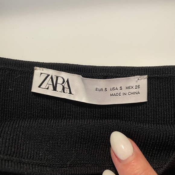 Zara Puffed Sleeve Top - Picture 3 of 5